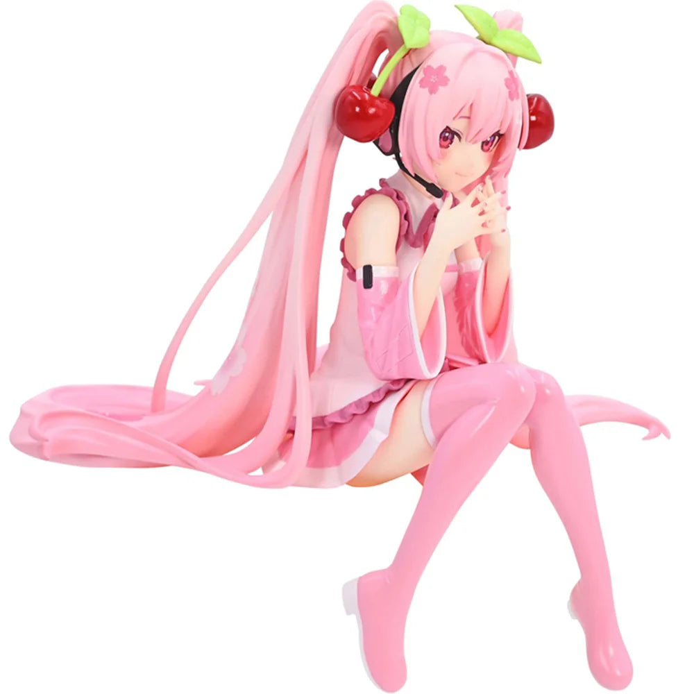 Figura de Hatsune Miku de anime ou cosplay rosa com longas madeixas, detalhes fofos e acessórios como cerejas no cabelo, em pose charmosa.