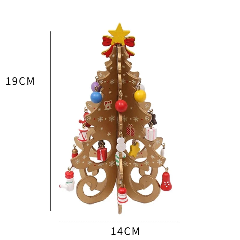 Árvore de Natal decorativa de madeira com enfeites coloridos e presente, medindo 19cm por 14cm, ideal para decoração natalina.