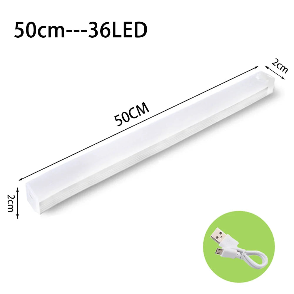 Luminária LED de 50cm com 36 LEDs, iluminação moderna e eficiente para ambientes internos, acompanha cabo USB para fácil conexão.